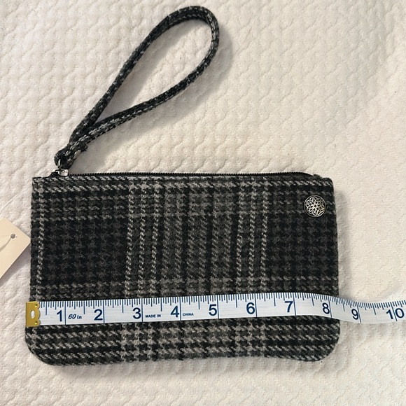 Wool wristlet - Picture 2 of 4